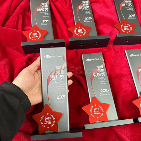 礼品订购金属奖杯广告