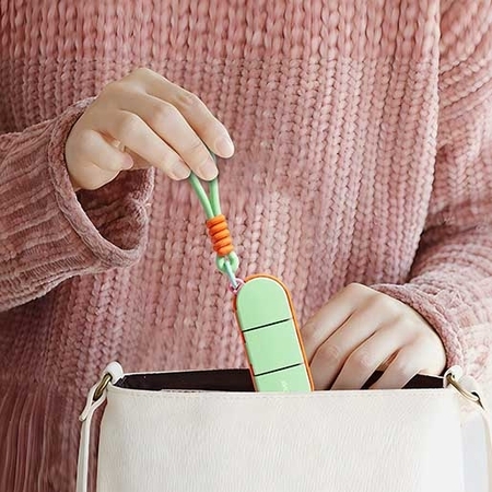 礼品订购挂绳三格药盒广告