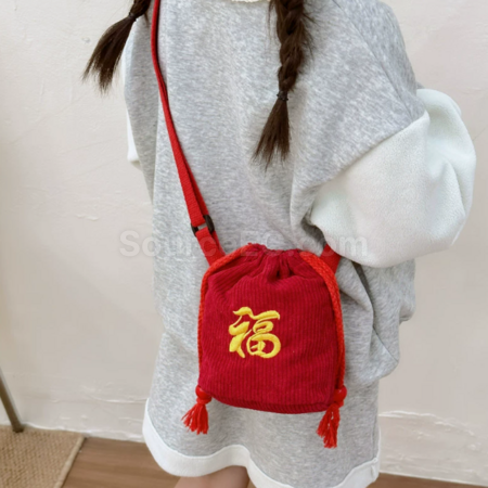 礼品订购春节福袋斜挎包广告