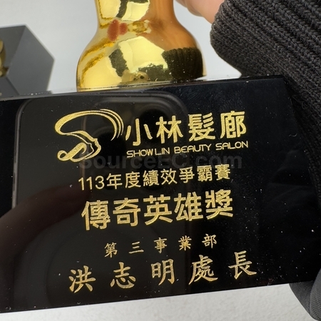 奖盃, 奖座, 奖牌, 金属奖杯, 比赛奖牌, 纪念牌, 纪念币, 木盾牌, 银碟, 锦旗, 桌旗, 旗帜, 金属襟章, 定制胸章, 制作名牌, 马口铁牌, 比赛奖品, 徽章, 礼品, 广告赠品, 纪念品, 礼品公司, 定制礼品, 商务礼品, 宣传礼品, 环保礼品, 文具, 自订纪念品, 礼物, 礼物包装