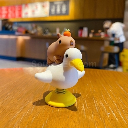 礼品订购卡皮巴拉摇摇乐减压车载/桌面摆件广告