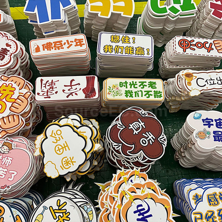 礼品订购手举牌广告