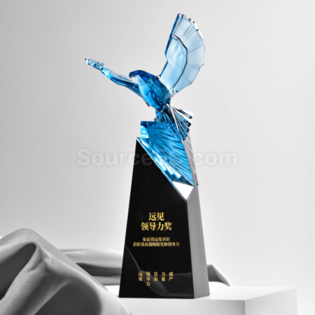 礼品订购老鹰琉璃水晶奖座广告