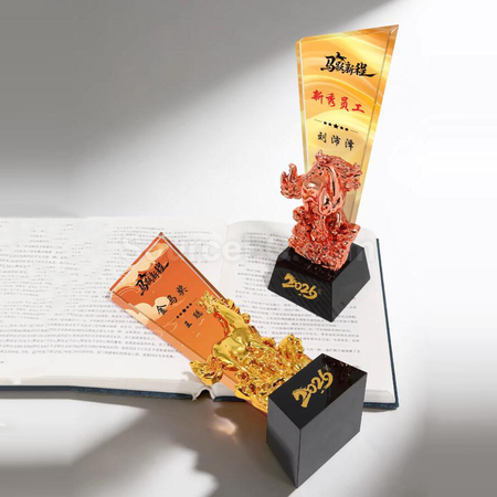 礼品订购马年水晶奖座广告