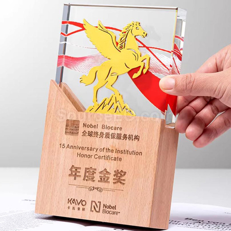 礼品订购马年水晶奖座广告