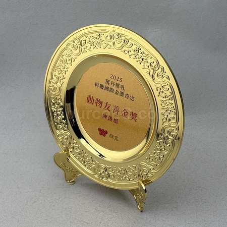 奖盃, 奖座, 奖牌, 金属奖杯, 比赛奖牌, 纪念牌, 纪念币, 木盾牌, 银碟, 锦旗, 桌旗, 旗帜, 金属襟章, 定制胸章, 制作名牌, 马口铁牌, 比赛奖品, 徽章, 礼品, 广告赠品, 纪念品, 礼品公司, 定制礼品, 商务礼品, 宣传礼品, 环保礼品, 文具, 自订纪念品, 礼物, 礼物包装