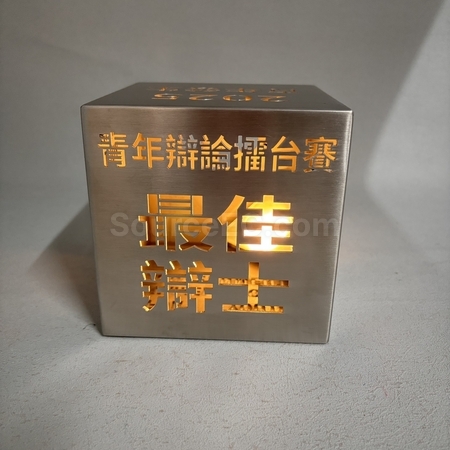 奖盃, 奖座, 奖牌, 金属奖杯, 比赛奖牌, 纪念牌, 纪念币, 木盾牌, 银碟, 锦旗, 桌旗, 旗帜, 金属襟章, 定制胸章, 制作名牌, 马口铁牌, 比赛奖品, 徽章, 礼品, 广告赠品, 纪念品, 礼品公司, 定制礼品, 商务礼品, 宣传礼品, 环保礼品, 文具, 自订纪念品, 礼物, 礼物包装
