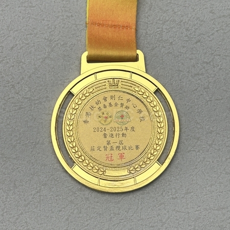 奖盃, 奖座, 奖牌, 金属奖杯, 比赛奖牌, 纪念牌, 纪念币, 木盾牌, 银碟, 锦旗, 桌旗, 旗帜, 金属襟章, 定制胸章, 制作名牌, 马口铁牌, 比赛奖品, 徽章, 礼品, 广告赠品, 纪念品, 礼品公司, 定制礼品, 商务礼品, 宣传礼品, 环保礼品, 文具, 自订纪念品, 礼物, 礼物包装