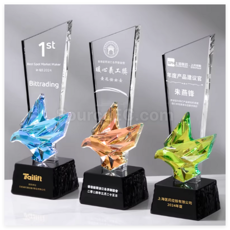 炫彩飞鸽水晶奖座