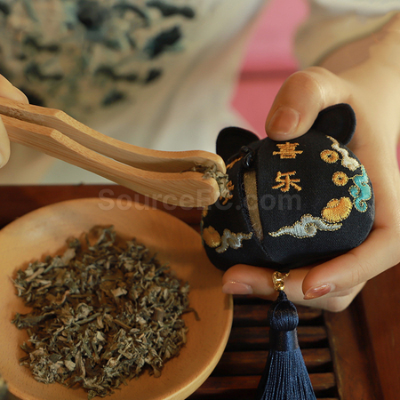 礼品订购十二生肖香囊广告