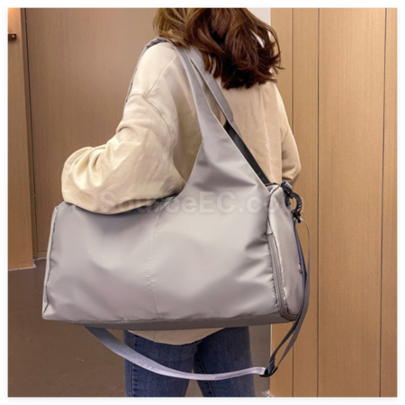 礼品订购斜跨旅行健身包广告