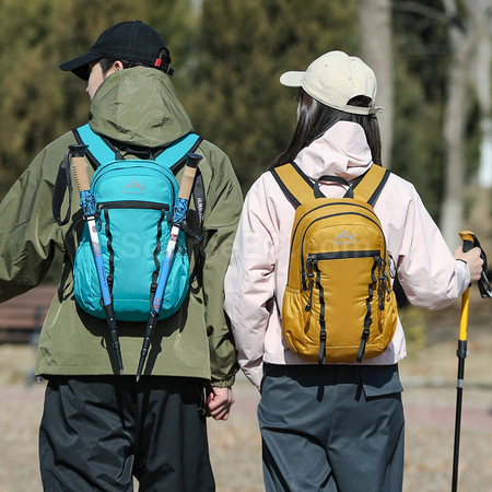 礼品订购防泼水登山背包广告